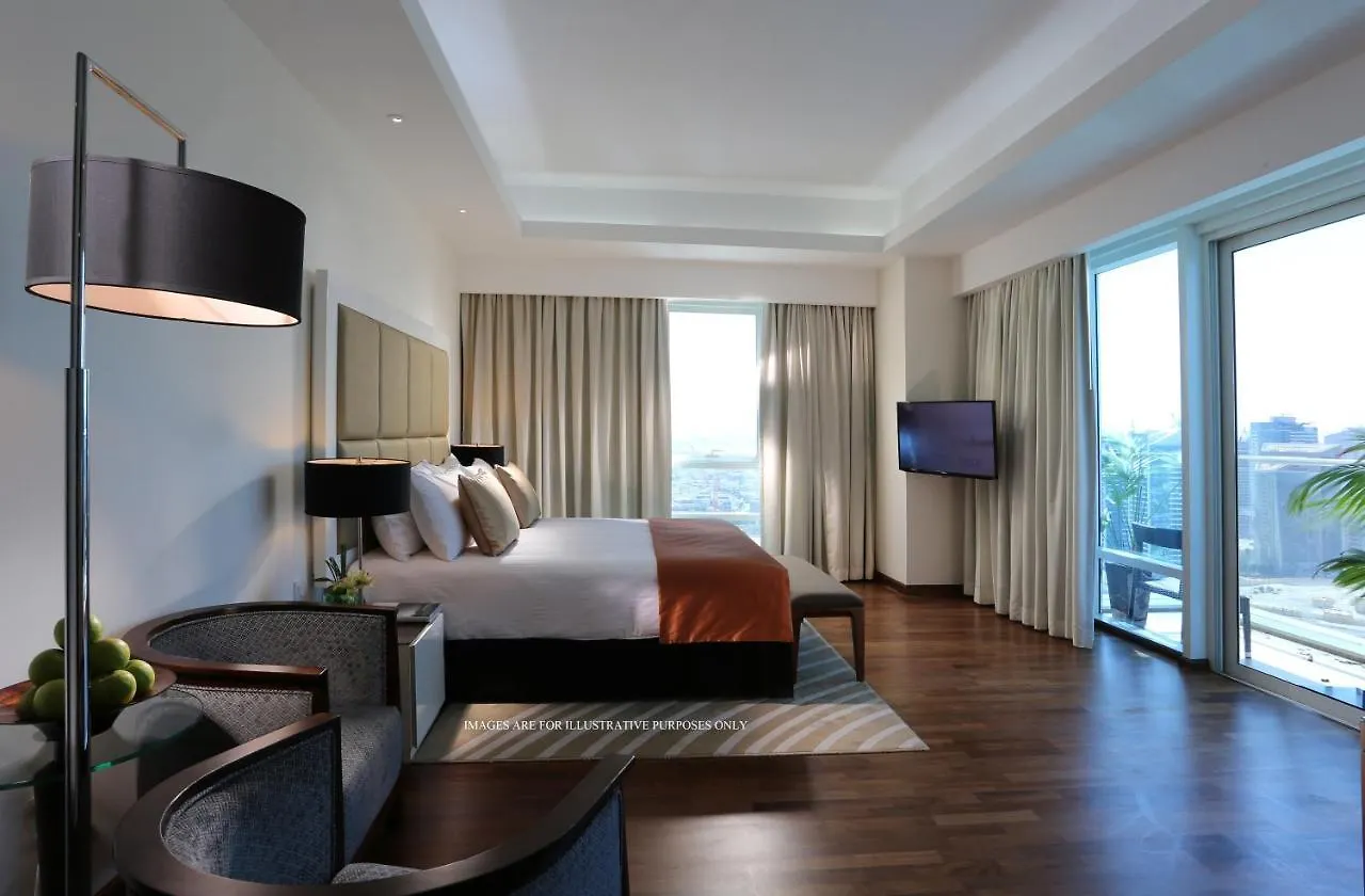 La Suite Dubai Hotel & Apartments 4*,