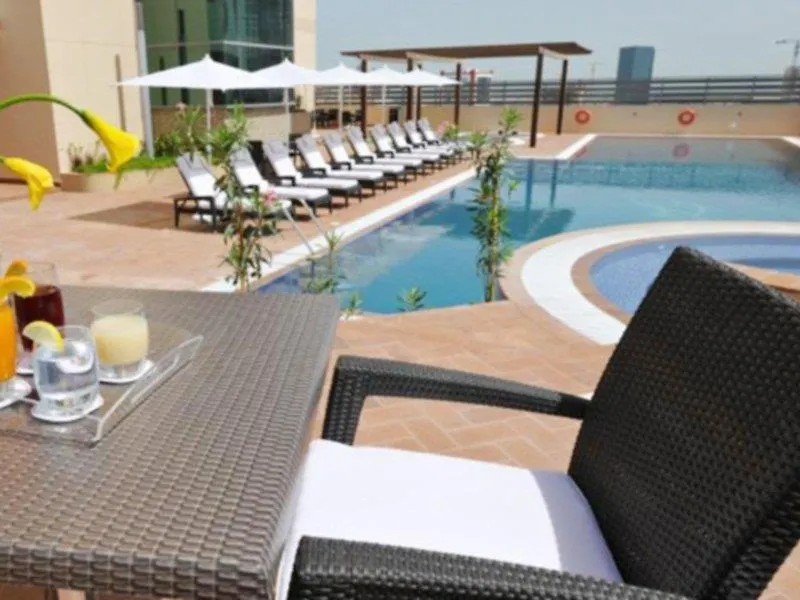 La Suite Dubai Hotel & Apartments 4*,