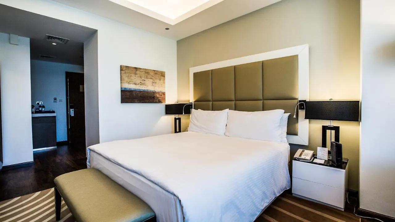 La Suite Dubai Hotel & Apartments 4*,